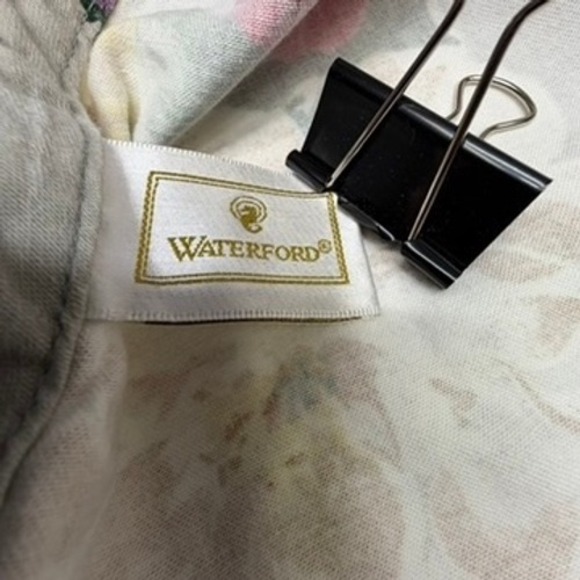 "Waterford "Floral Cotton Sateen Tablecloth Size 74" x 64" Cottagecore RD/Oval - Picture 6 of 8